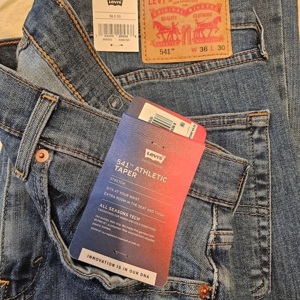 Levi's 541 Athletic Taper Women' Jeans in Medium Blue Wash